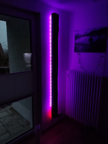 Günstige Wandlampe aus altem Balken